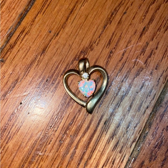 Gold heart opal pendant - Picture 2 of 3